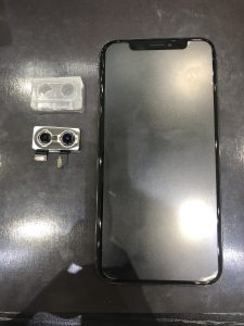 iPhoneXSのカメラ交換修理