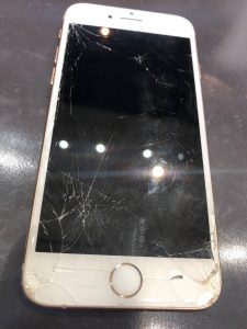 iPhone８の画面割れ修理